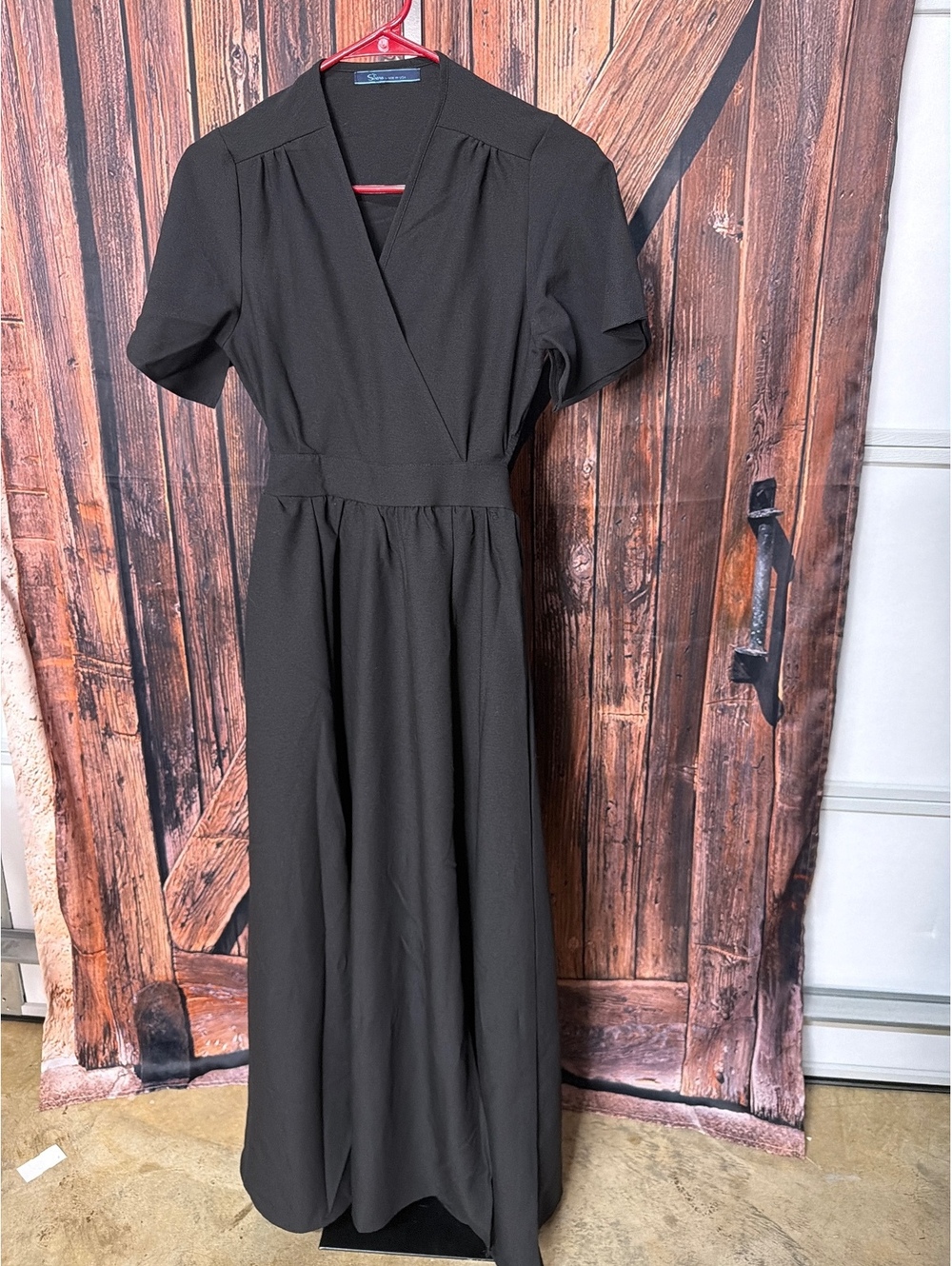 Shore Black Short Sleeve Maxi Dress with Cutout Back size XS